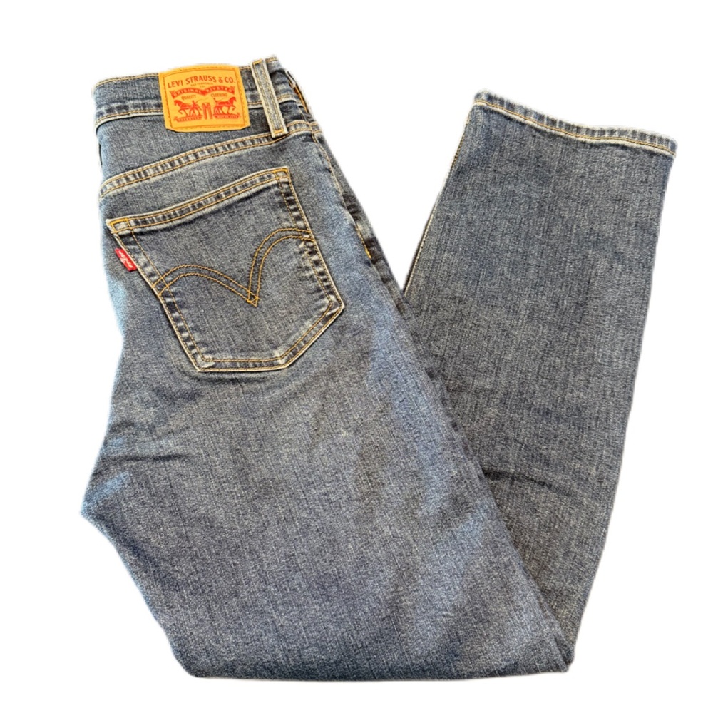 Levi's Women's Ankle-Length Jeans in Medium Blue Denim